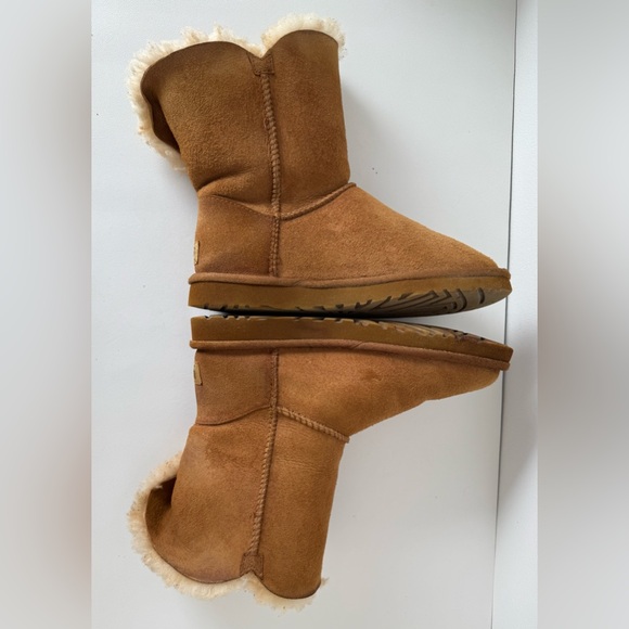 UGG Mini Bailey Button II Shearling Lined Boots 6 - Picture 7 of 10